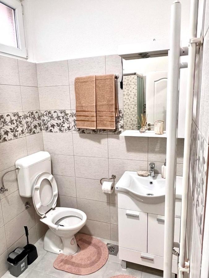 M Apartman Foca Eksteriør billede